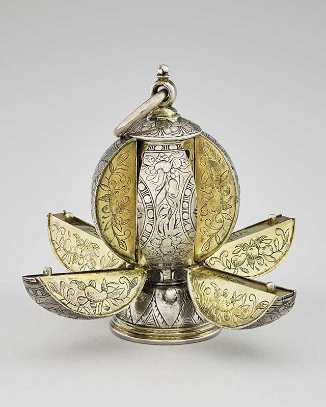 S’orner et se soigner ? – Exposition Pomme de senteur