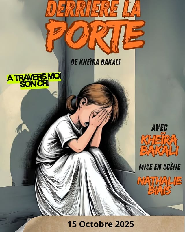 DERRIÈRE LA PORTE